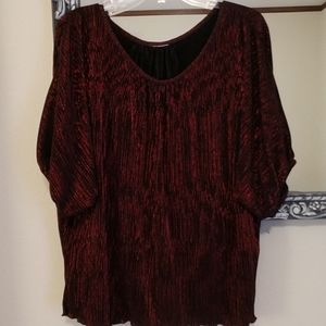 Red black flowy blouse 3/4 sleeves